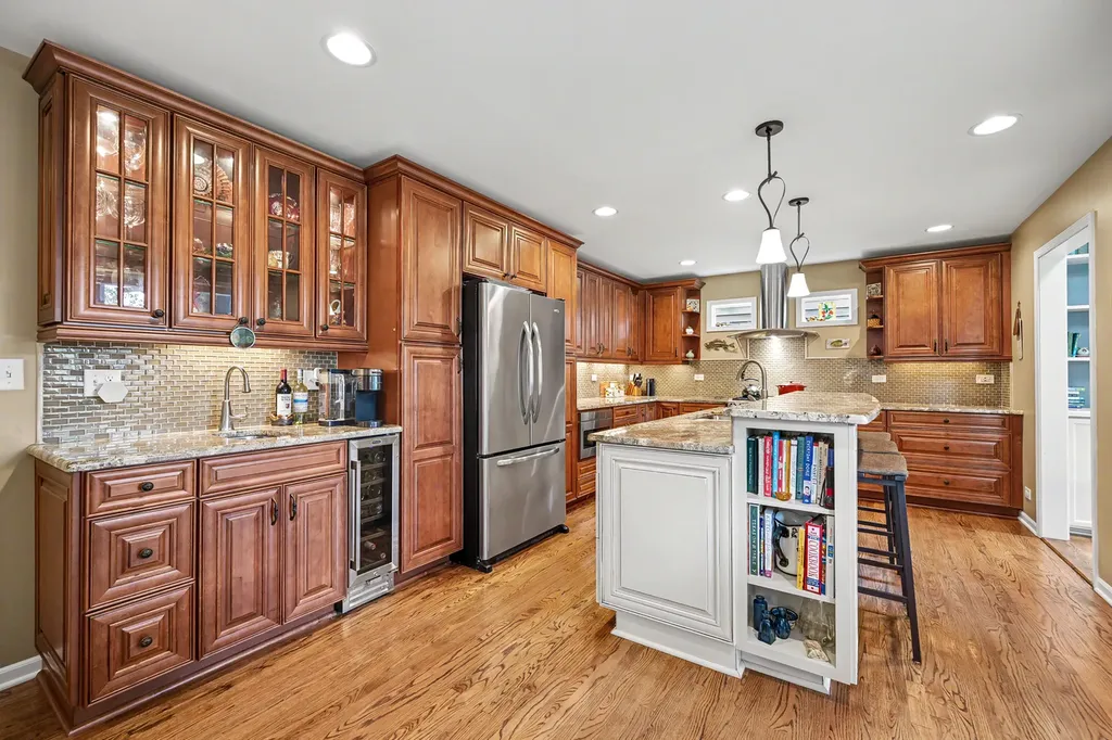 184 North Kenilworth Avenue Glen Ellyn IL 60137