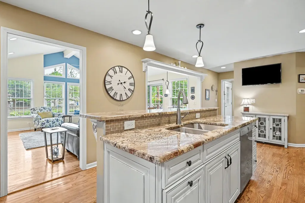 184 North Kenilworth Avenue Glen Ellyn IL 60137