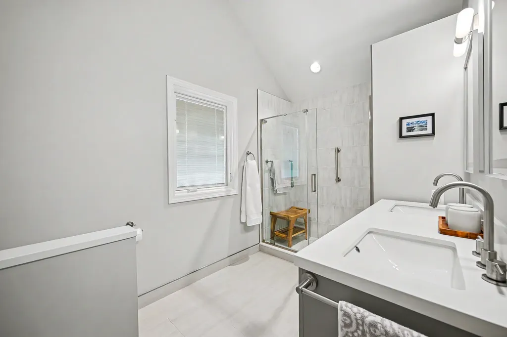 184 North Kenilworth Avenue Glen Ellyn IL 60137
