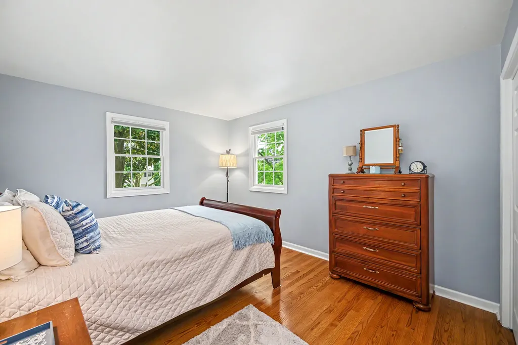 184 North Kenilworth Avenue Glen Ellyn IL 60137