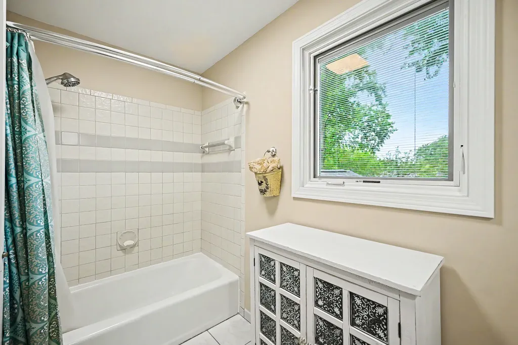 184 North Kenilworth Avenue Glen Ellyn IL 60137