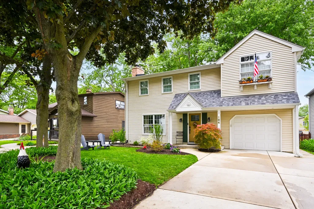 184 North Kenilworth Avenue Glen Ellyn IL 60137