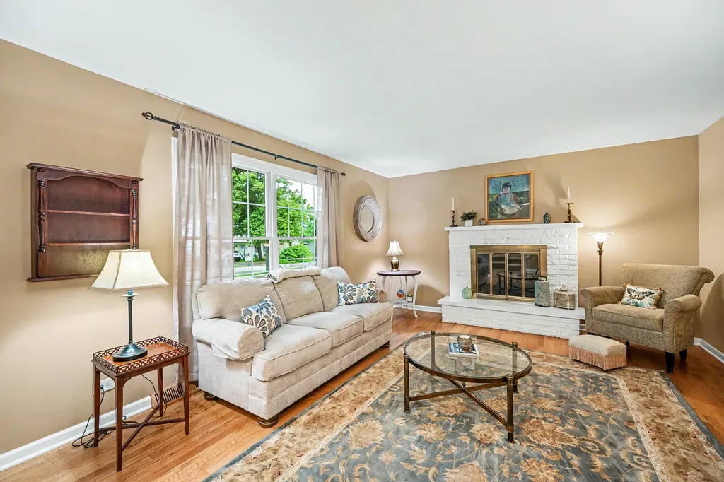 184 North Kenilworth Avenue Glen Ellyn IL 60137