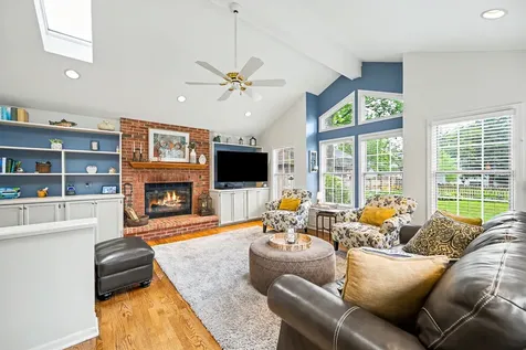 184 North Kenilworth Avenue Glen Ellyn IL 60137