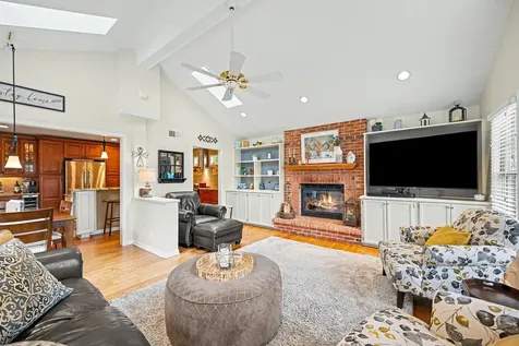 184 North Kenilworth Avenue Glen Ellyn IL 60137