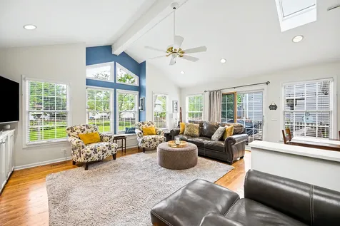 184 North Kenilworth Avenue Glen Ellyn IL 60137