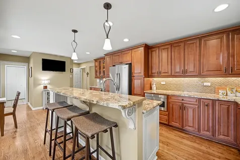 184 North Kenilworth Avenue Glen Ellyn IL 60137