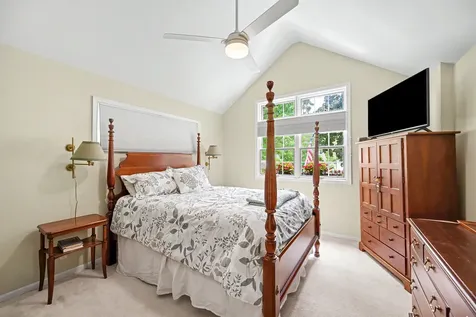 184 North Kenilworth Avenue Glen Ellyn IL 60137