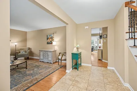 184 North Kenilworth Avenue Glen Ellyn IL 60137