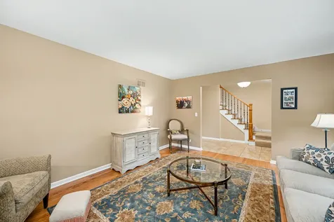 184 North Kenilworth Avenue Glen Ellyn IL 60137