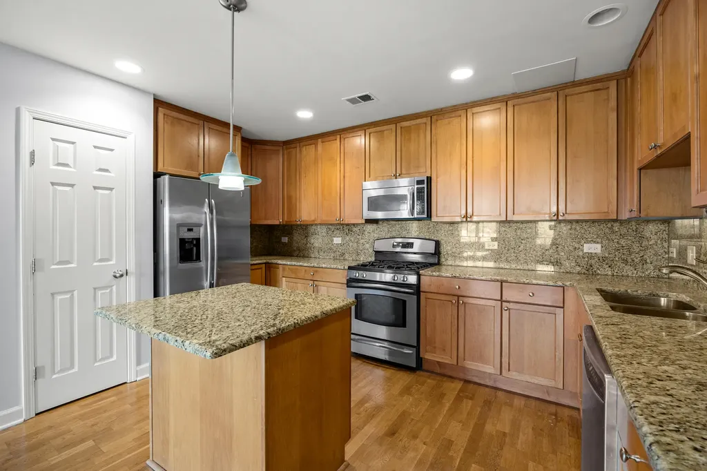 2618 West Diversey Avenue Chicago IL 60647