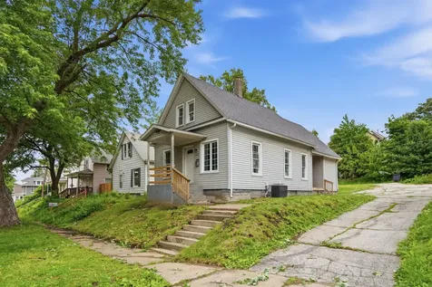 1621 14 1/2 Street Rock Island IL 61201