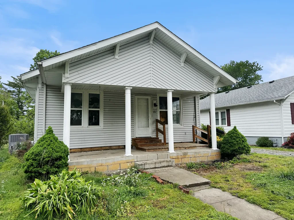 1519 West Madison Street Herrin IL 62948