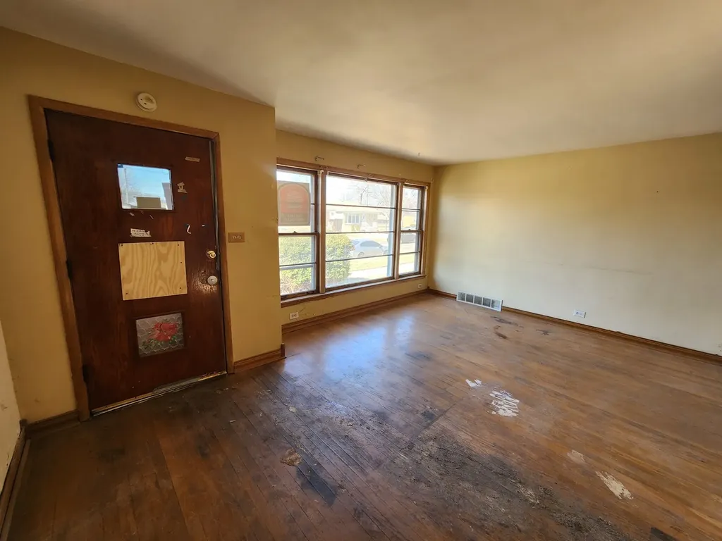 5711 South Mayfield Avenue Chicago IL 60638