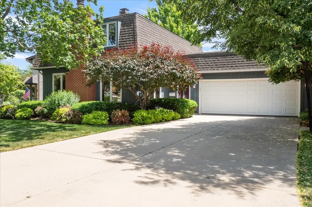 805 North West Holcomb Drive Mundelein IL 60060