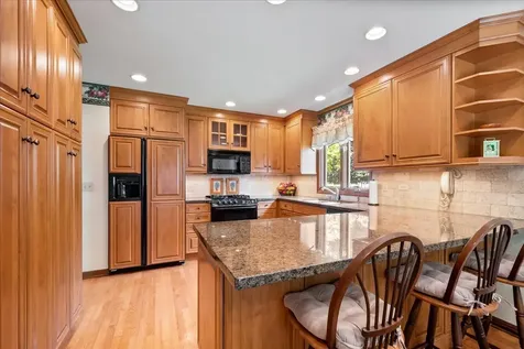 805 North West Holcomb Drive Mundelein IL 60060