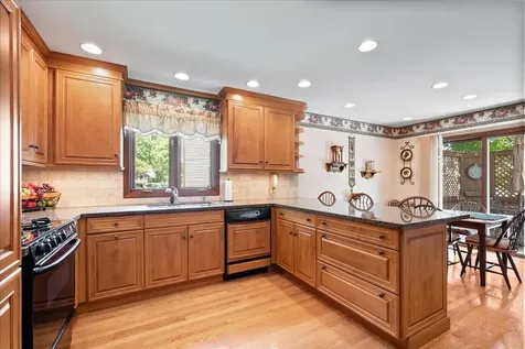 805 North West Holcomb Drive Mundelein IL 60060