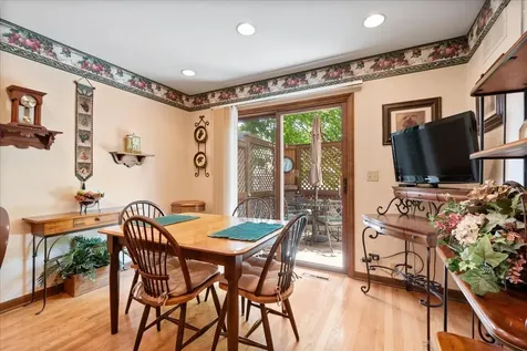 805 North West Holcomb Drive Mundelein IL 60060