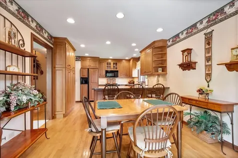 805 North West Holcomb Drive Mundelein IL 60060