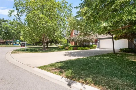 805 North West Holcomb Drive Mundelein IL 60060