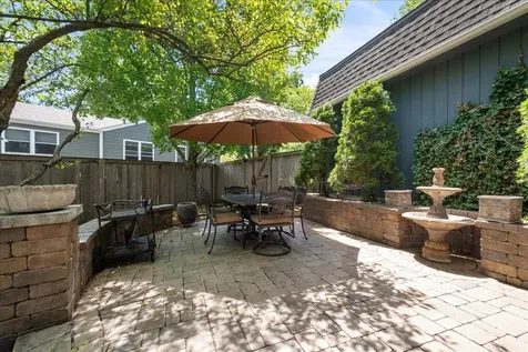 805 North West Holcomb Drive Mundelein IL 60060