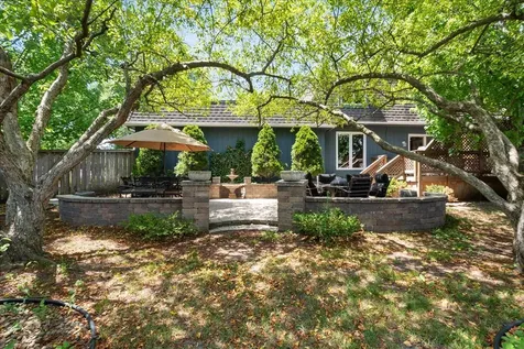 805 North West Holcomb Drive Mundelein IL 60060