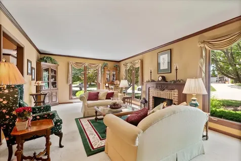 805 North West Holcomb Drive Mundelein IL 60060