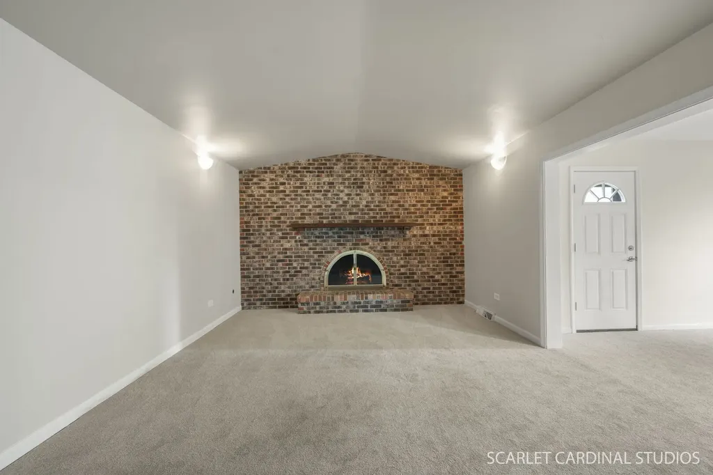 907 Secretariat Drive Naperville IL 60540