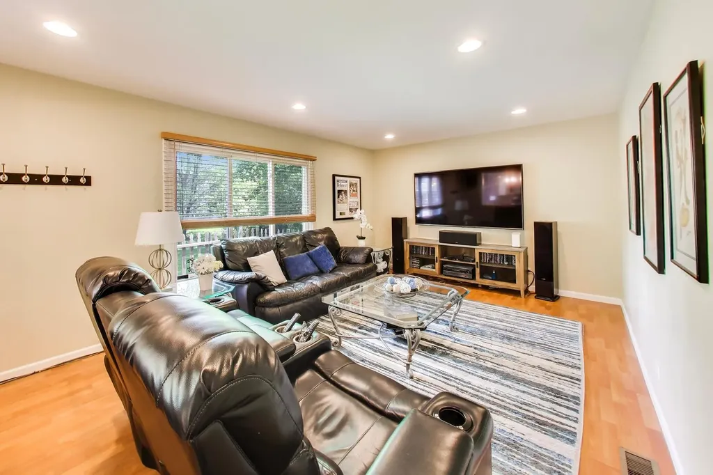 2115 Hitching Post Lane Schaumburg IL 60194