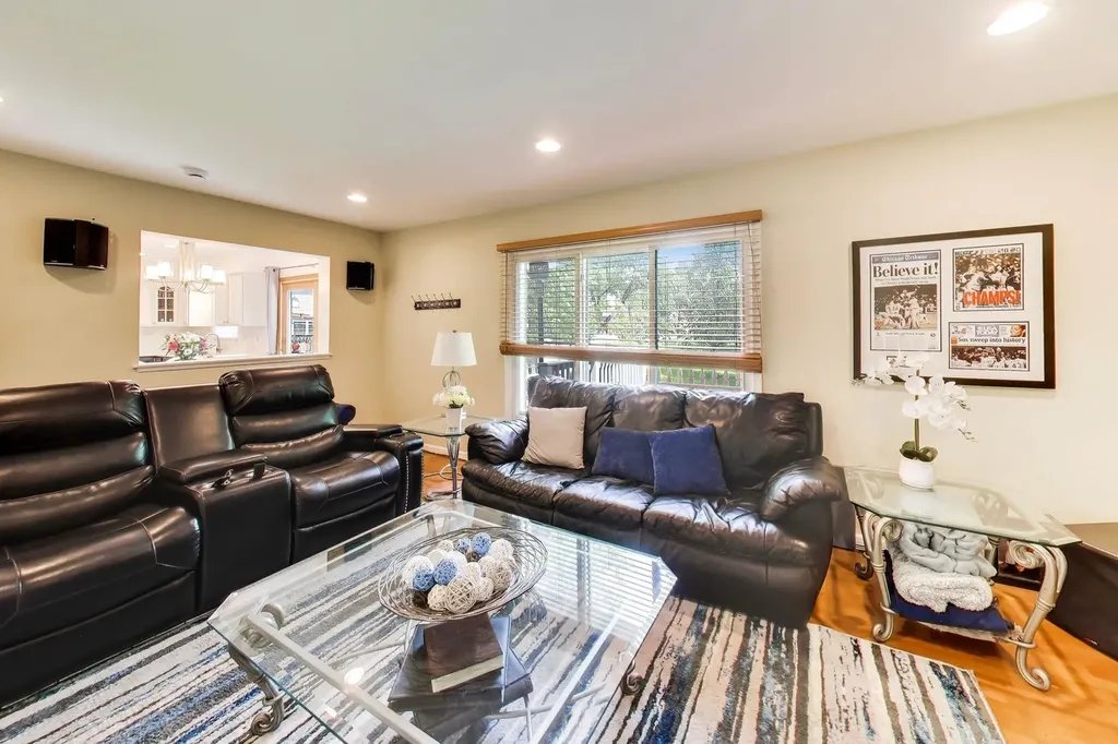 2115 Hitching Post Lane Schaumburg IL 60194