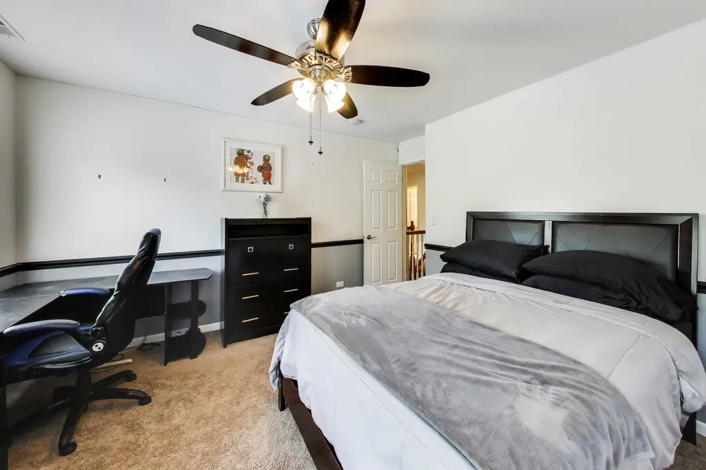 2115 Hitching Post Lane Schaumburg IL 60194