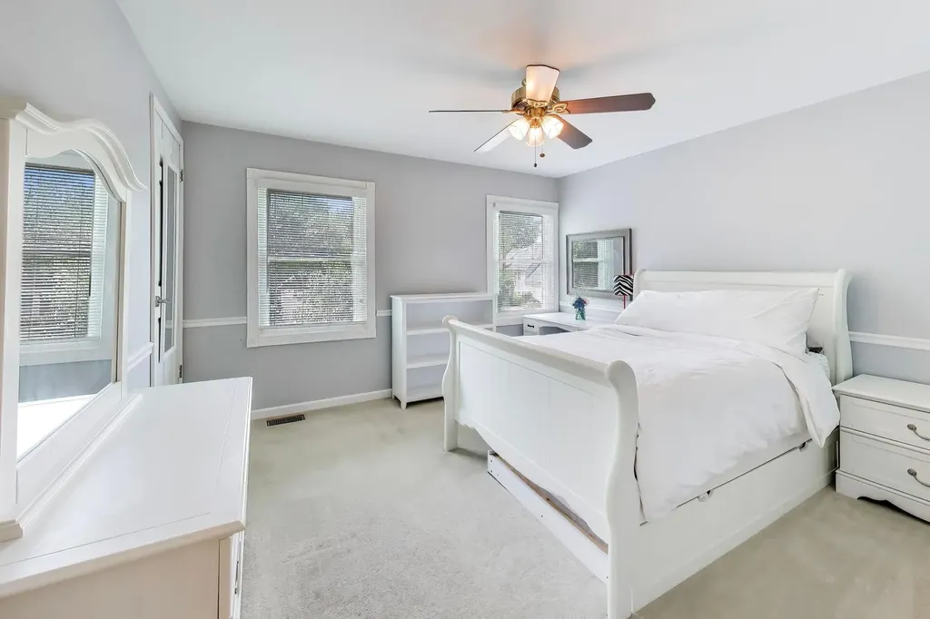 2115 Hitching Post Lane Schaumburg IL 60194