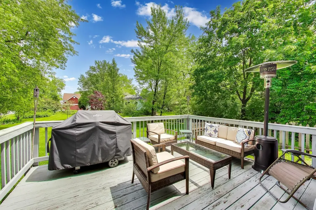 2115 Hitching Post Lane Schaumburg IL 60194