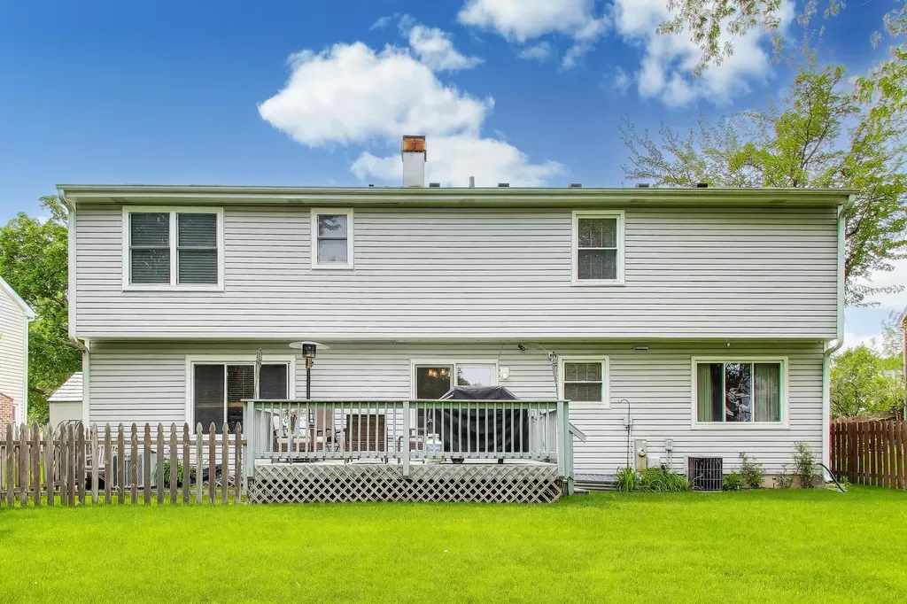 2115 Hitching Post Lane Schaumburg IL 60194