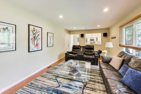 2115 Hitching Post Lane Schaumburg IL 60194
