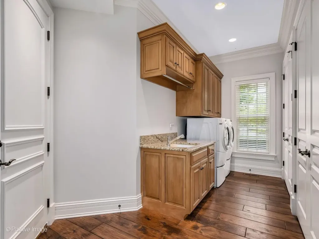 431 Woodland Park Court Hinsdale IL 60521