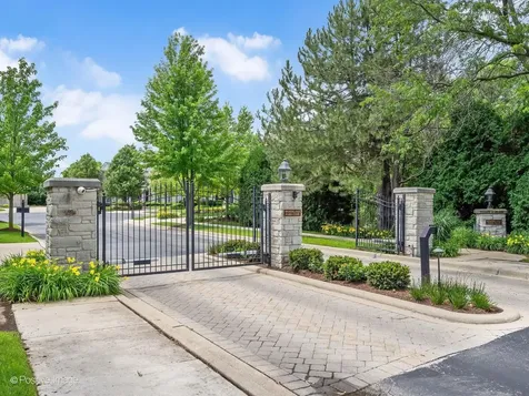 431 Woodland Park Court Hinsdale IL 60521