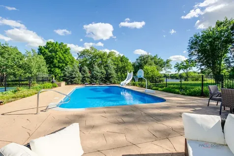 1685 Clover Drive Inverness IL 60067