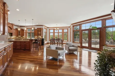 1201 Plum Tree Road Barrington IL 60010