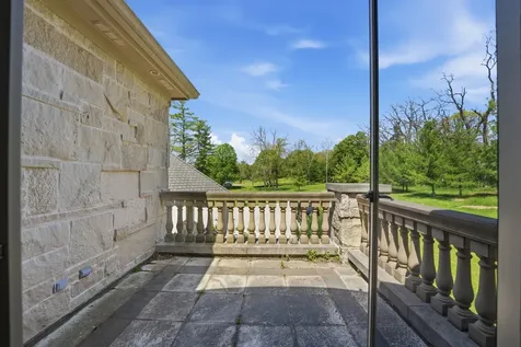 1201 Plum Tree Road Barrington IL 60010