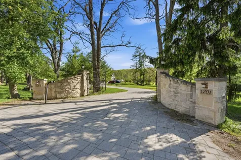 1201 Plum Tree Road Barrington IL 60010