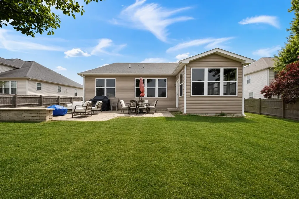 2231 Lundquist Drive Aurora IL 60503