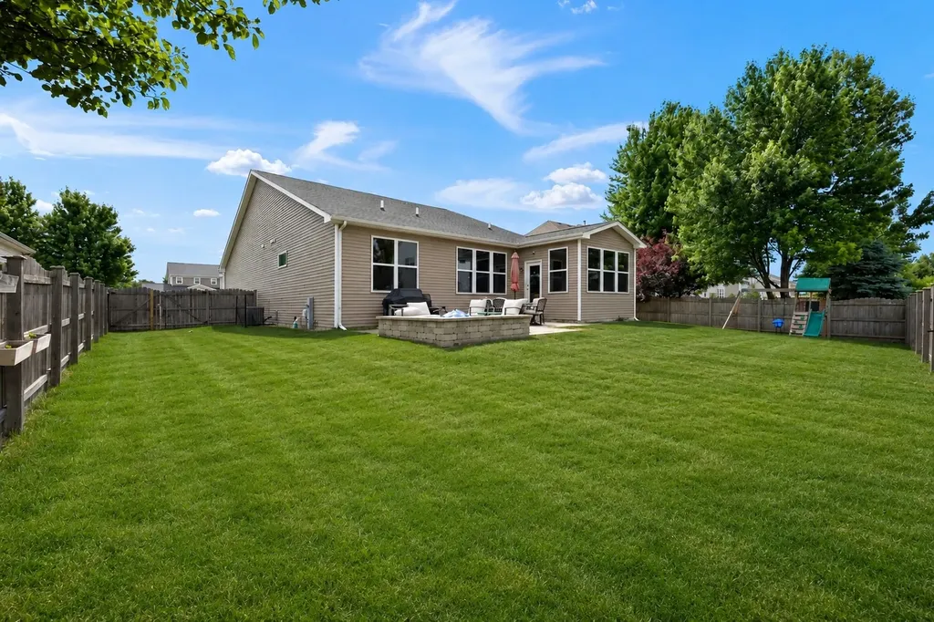 2231 Lundquist Drive Aurora IL 60503