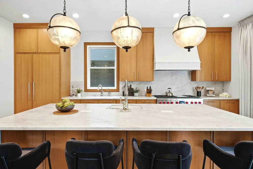 1352 North La Salle Drive Chicago IL 60610