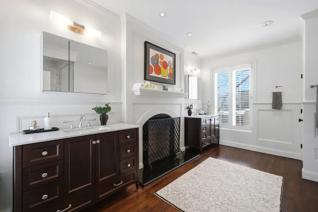 1352 North La Salle Drive Chicago IL 60610