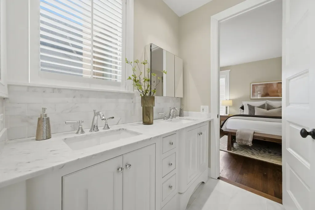 1352 North La Salle Drive Chicago IL 60610
