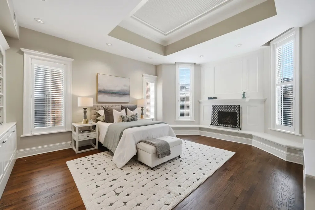 1352 North La Salle Drive Chicago IL 60610