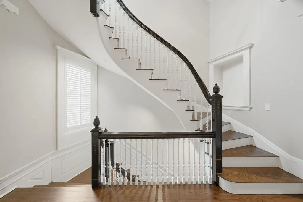 1352 North La Salle Drive Chicago IL 60610