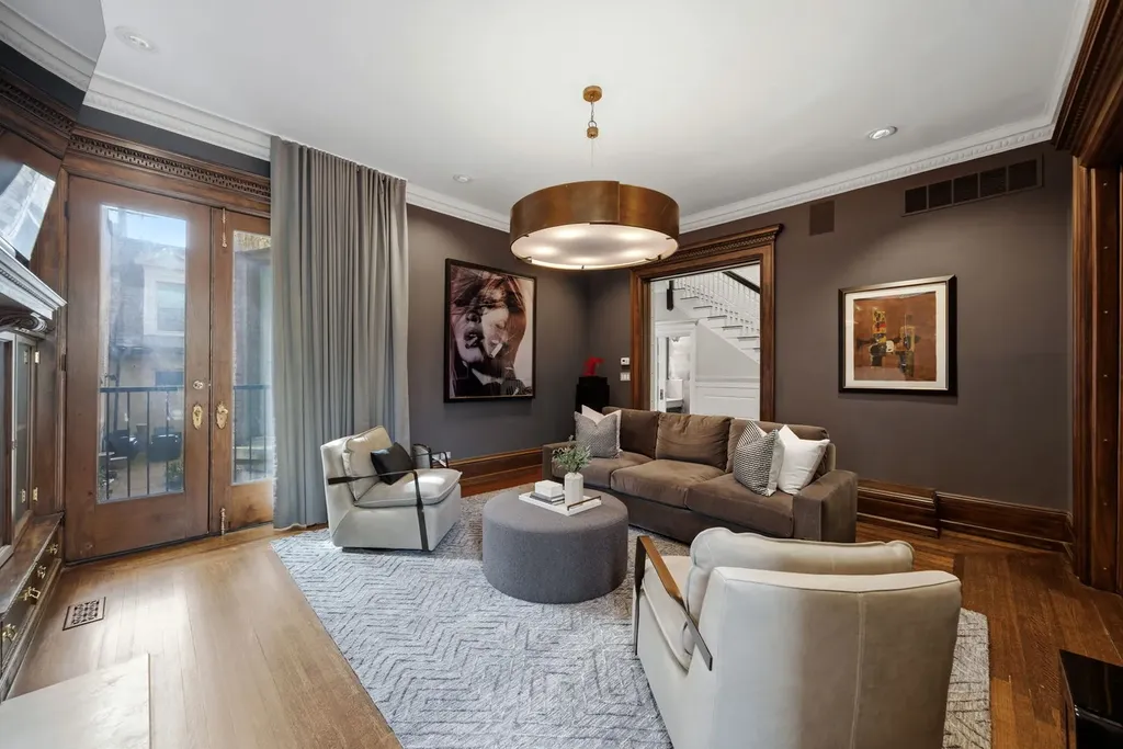 1352 North La Salle Drive Chicago IL 60610