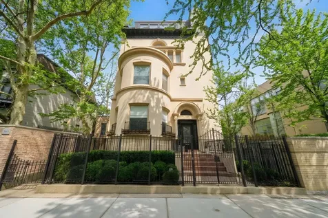 1352 North La Salle Drive Chicago IL 60610